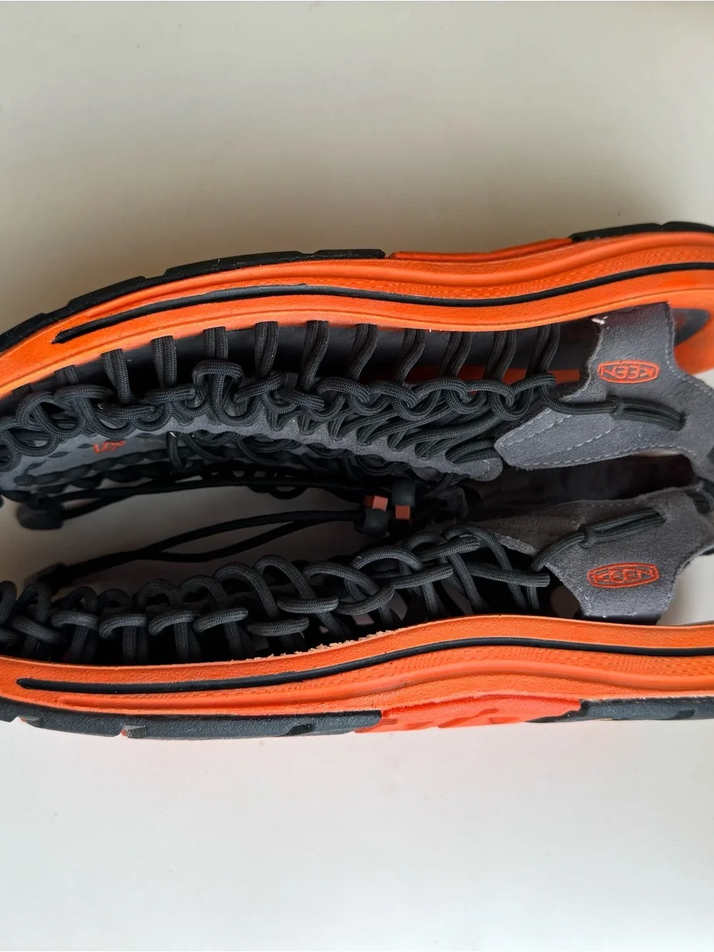 Keen Uneek Flat Gargoyle/burnt Orange - US 9.5 Men’s